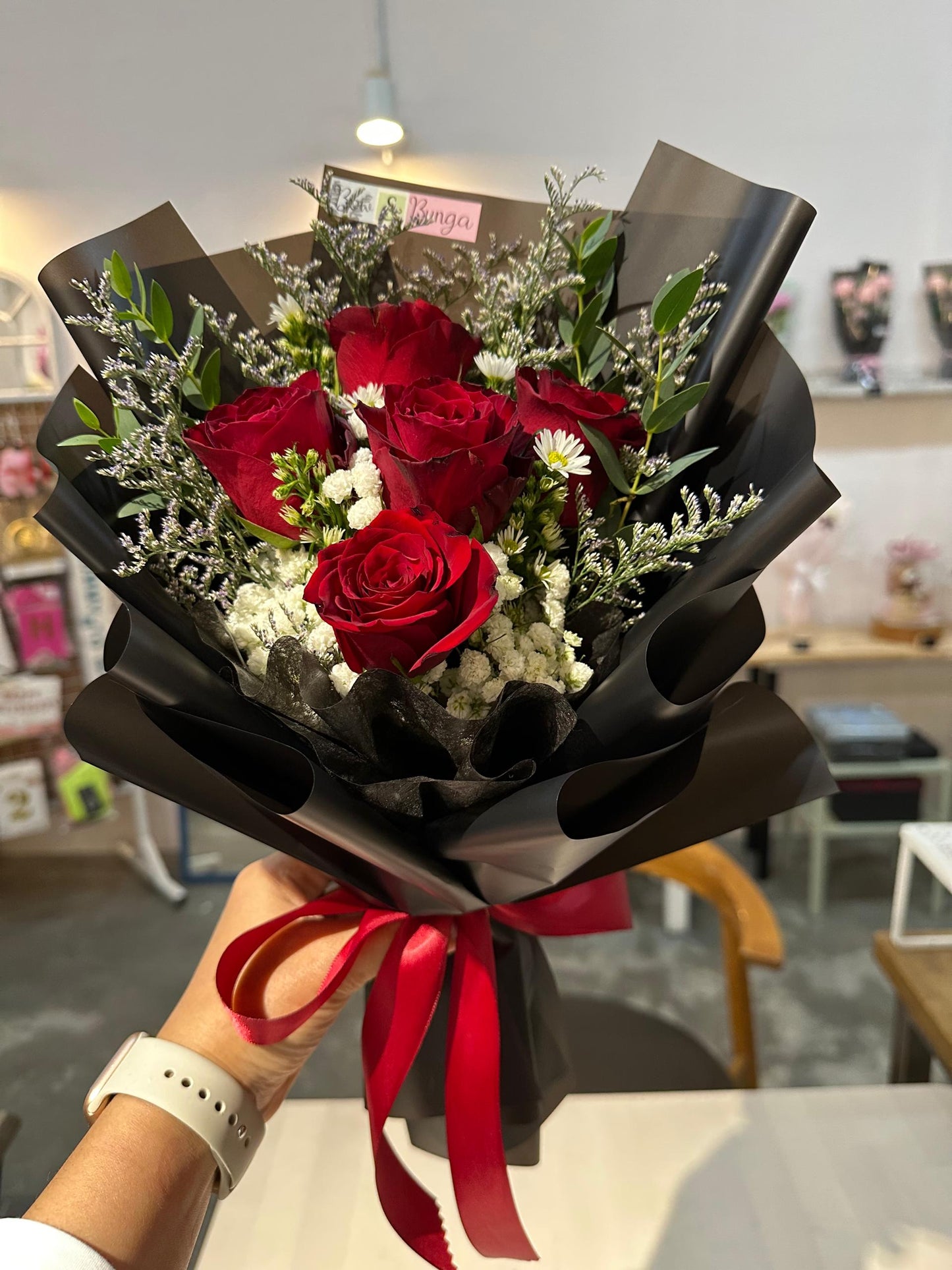 5 Fresh Roses Bouquet Bow dan Bunga
