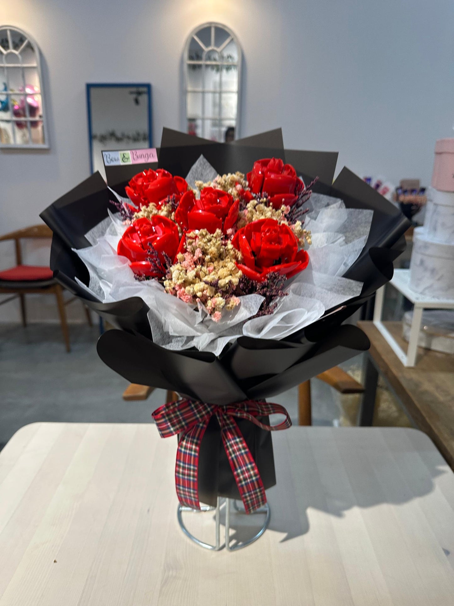 5 Brick Roses Bouquet Bow dan Bunga