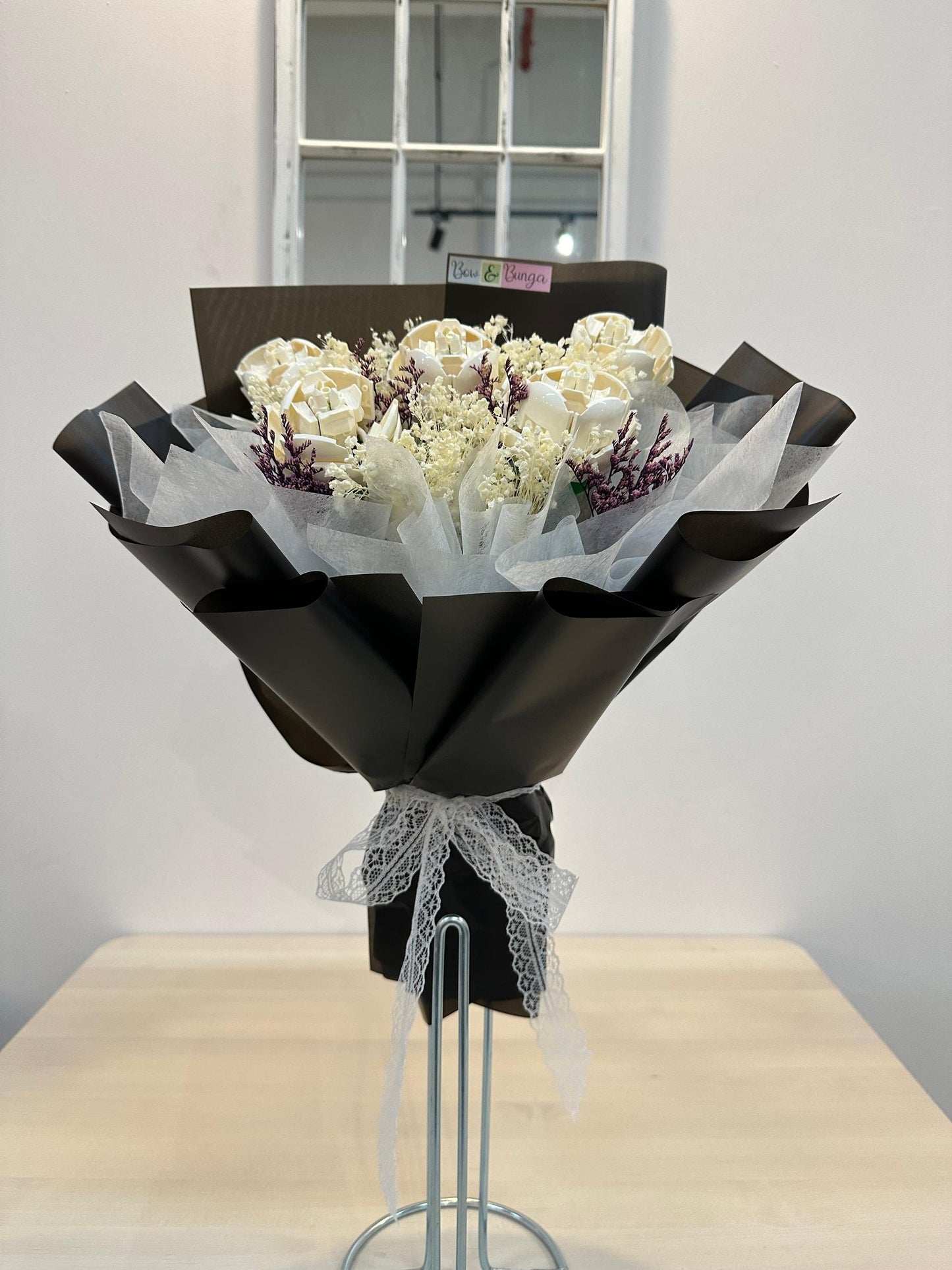 5 Brick Roses Bouquet Bow dan Bunga