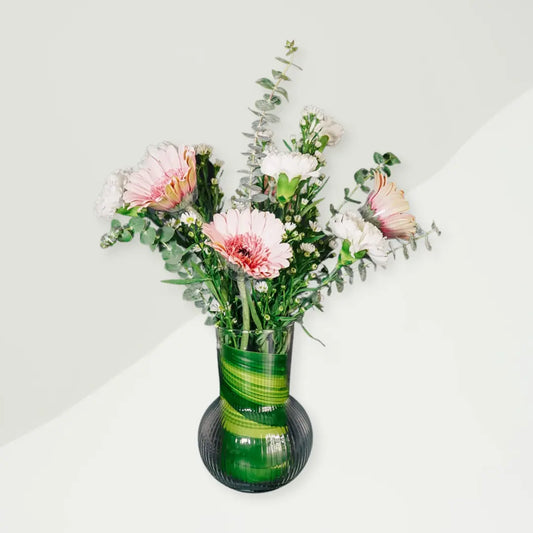 Deena Flowers in a Vase Bow dan Bunga